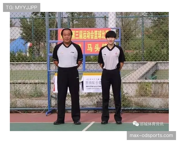 解析篮球比赛中裁判协商判罚流程的具体步骤与规则依据。