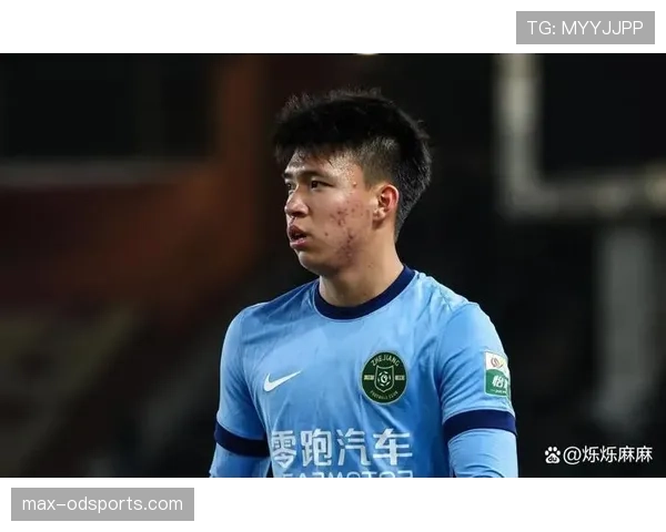 上海海港当前比赛状态稳健,三连胜后展现出攻防稳定性 上海海港当前比赛状态稳健,三连胜后展现出攻防稳定性